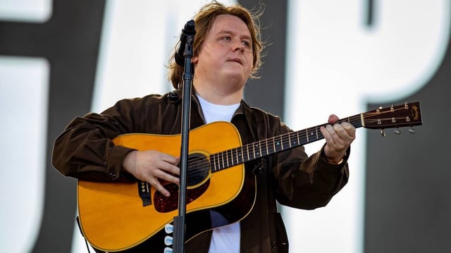 GLASTONBURY, ENGLAND - JUNE 27: Lewis Capaldi performs on the Pyramid stage during day three of Glastonbury festival 2025 at Worthy Farm, Pilton on June 27, 2025 in Glastonbury, England. Established by Michael Eavis in 1970, Glastonbury has grown into the UK’s largest music festival, drawing over 200,000 fans to enjoy performances across more than 100 stages. In 2026, the festival will take a fallow year, a planned p