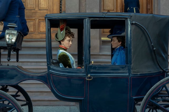 Taissa Farmiga and Carrie Coon in Season 3 of 'The Gilded Age'.
