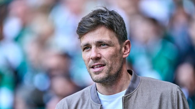 Werders Geschäftsführer Clemens Fritz steht im Weser-Stadion