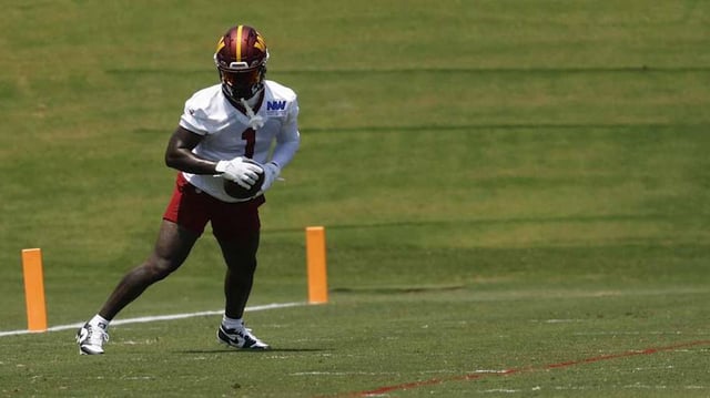 Jun 10, 2025; Ashburn, VA, USA; Washington Commanders wide receiver Deebo Samuel Sr. (1) catches a pass during drills on day one of minicamp at Commanders Park. Mandatory Credit: Geoff Burke-Imagn Images