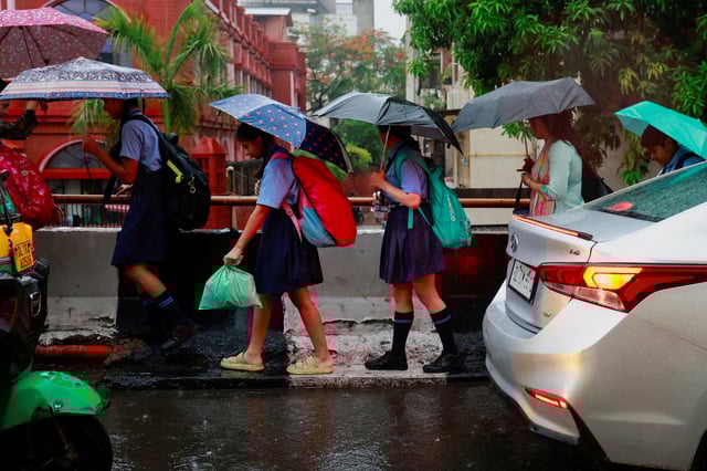 School children use umbrellas to cover themselves from the rain as they walk to school, in New Delhi, India May 2, 2025. REUTERS/Priyanshu Singh/File Photo