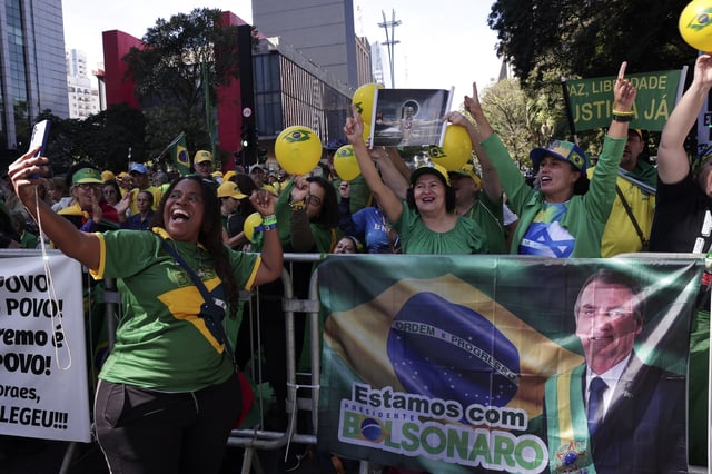 Supporters of former President Jair Bolsonaro protest his Supreme Court trial, in which he is accused of involvement in a 2022 coup attempt, in Sao Paulo, Sunday, June, 29, 2025. (AP Photo/Ettore Chiereguini)