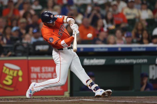 HOUSTON, TEXAS - JUNE 27: Jeremy Pena #3 of the Houston Astros bats in the first inning against the Chicago Cubs at Daikin Park on June 27, 2025 in Houston, Texas.