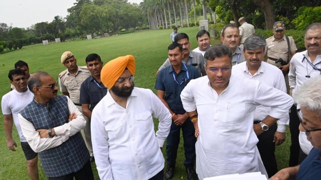 Delhi ministers Manjinder Singh Sirsa and Pavesh Kumar inspect Nehru Park on Sunday. (Arvind Yadav/HT)