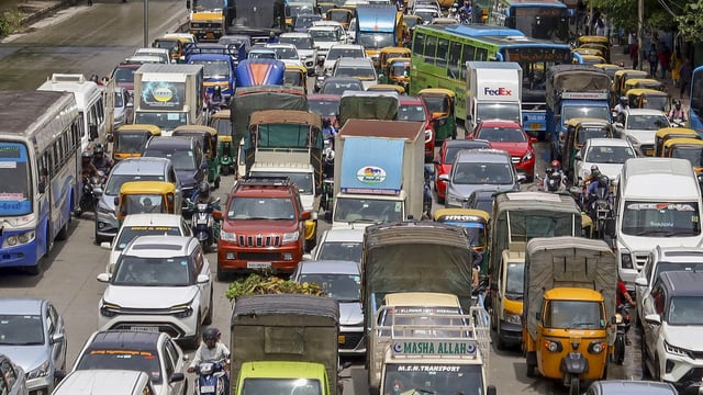 A Bengaluru resident flagged collapsing infrastructure after witnessing a beam fall and a 3:30 am traffic jam,