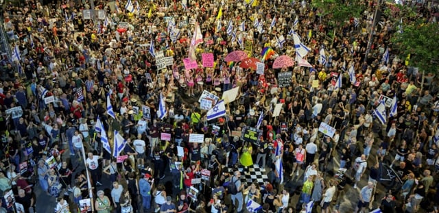 Des Israéliens  manifestent à Tel-Aviv pour appeler à la libération des otages retenus à Gaza, le 28 juin 2025