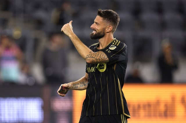 LAFC forward Olivier Giroud gives a thumbs up to the crowed after playing in his last MLS game against the Vancouver Whitecaps FC at BMO Stadium in Los Angeles, on Sunday, June 29, 2025.  Vancouver Whitecaps FC won 1-0.  (Photo by Raul Romero Jr., Contributing Photographer)