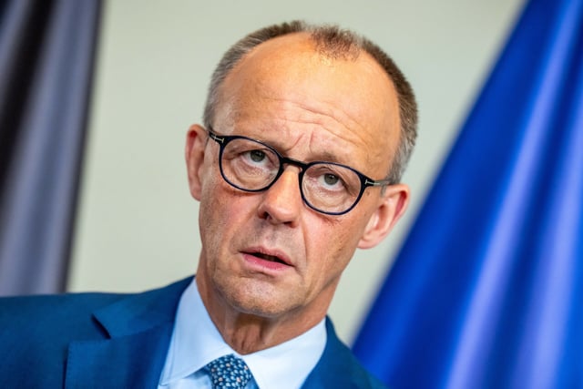Über Bundeskanzler Friedrich Merz (CDU) kursieren immer mehr Fake-News (Archivbild).