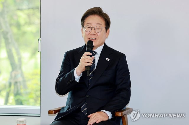 President Lee Jae Myung speaks during a meeting with prominent figures from the cultural and art sectors at the presidential office in Seoul on June 30, 2025. (Pool photo) (Yonhap)