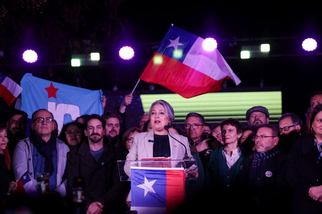 Ancienne ministre du Travail et membre du parti communiste chilien, Jeannette Jara s’exprime après avoir remporté la primaire de la coalition de gauche au pouvoir à Santiago, au Chili, le 29 juin 2025.