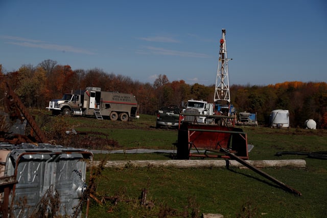 A view of a well site which sits atop the natural gas-rich Marcellus shale formation in Western Pennsylvania outside of Union City, Pennsylvania, U.S., October 23, 2020.  REUTERS/Shannon Stapleton/File Photo