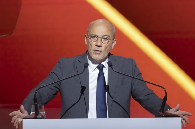 Stéphane Richard, ancien PDG d’Orange, a été condamné à six mois de prison avec sursis lundi 30 juin 2025 dans l’affaire de l’arbitrage entre Bernard Tapie et le Crédit lyonnais.