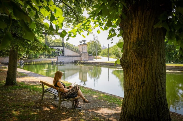 Seize départements, dont le bassin parisien, ont été placés en vigilance rouge canicule mardi selon les annonces faites par Météo France lundi 30 juin 2025.