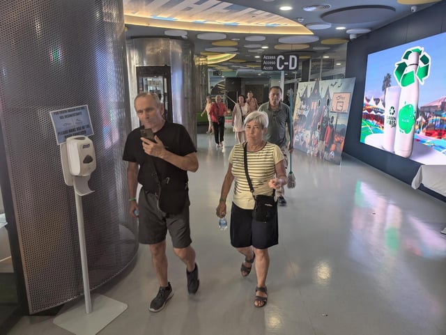 Turistas del Imserso llegando a Orpesa, en una imagen de la pasada temporada.