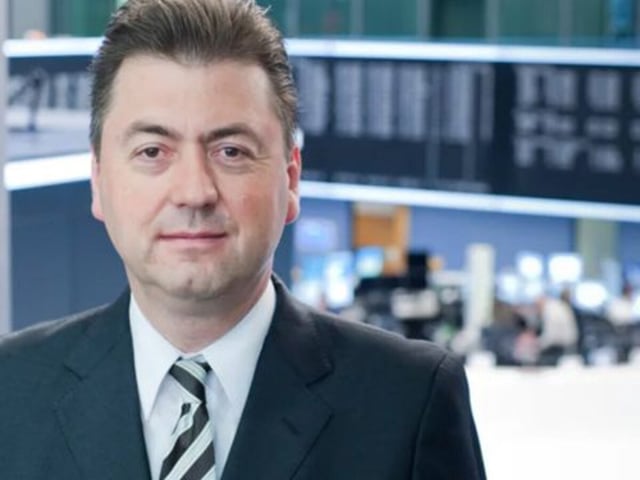 Die Krisen der Welt haben Gold von gut 2600 Anfang des Jahres in der Spitze bis etwa 3500 US-Dollar pro Unze katapultiert. Selbst auf Euro-Basis ergab sich ein neuer Rekordstand. Zuletzt jedoch verlief Gold im volatilen Seitwärtstrend.