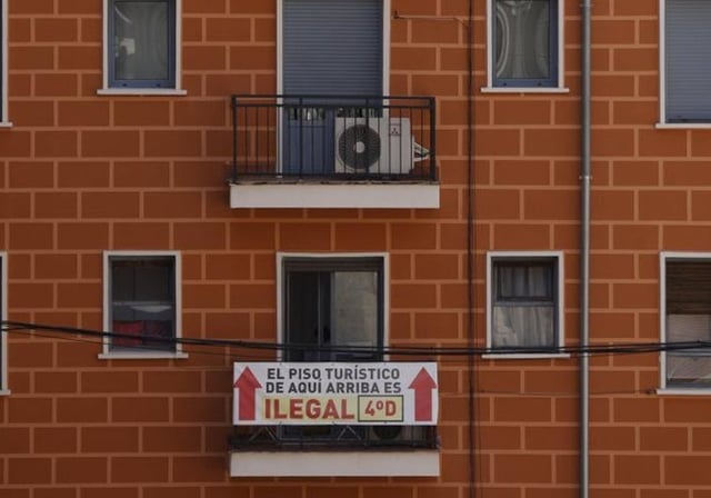 Protesta contra un piso turístico en el centro de Madrid