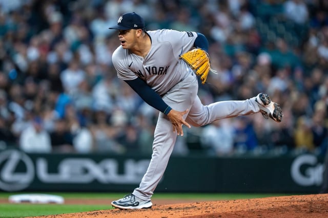 New York Yankees reliever Fernando Cruz delivers a pitch during a baseball game against the Seattle Mariners, Tuesday, May 13, 2025, in Seattle. (AP Photo/Stephen Brashear)