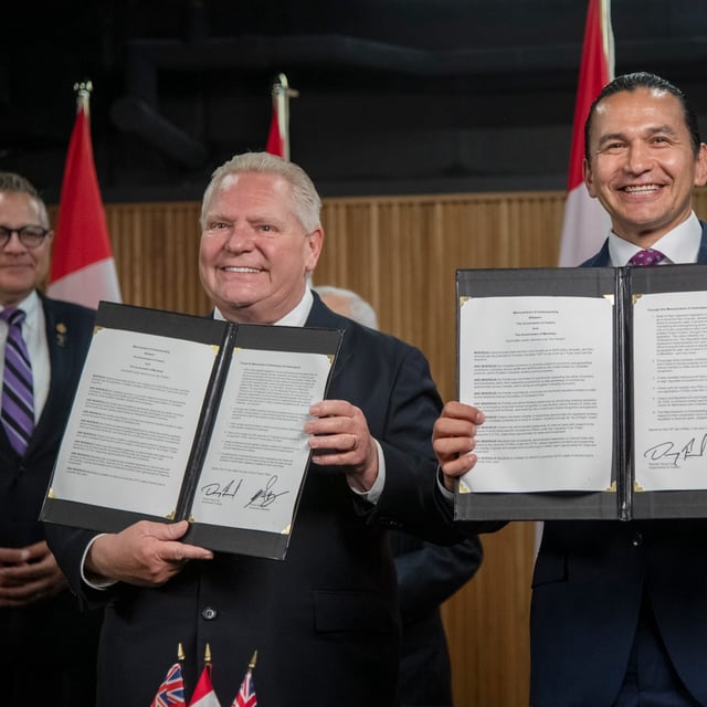 Ontario Premier Doug Ford (L) and Manitoba Premier Wab Knew reached an internal trade agreement on May 14, 2025. Reduction of trade barriers could see alcohol sales by the end of June.(Fred Lum/The Globe and Mail)