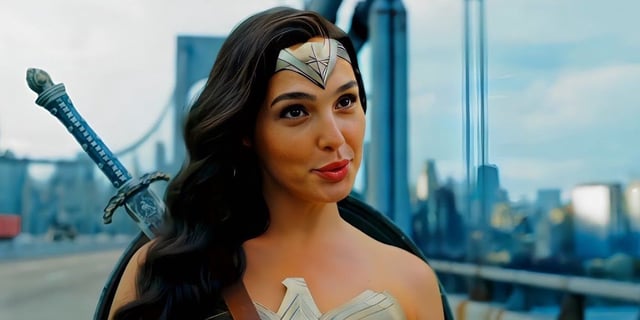 Wonder Woman talking in The Flash