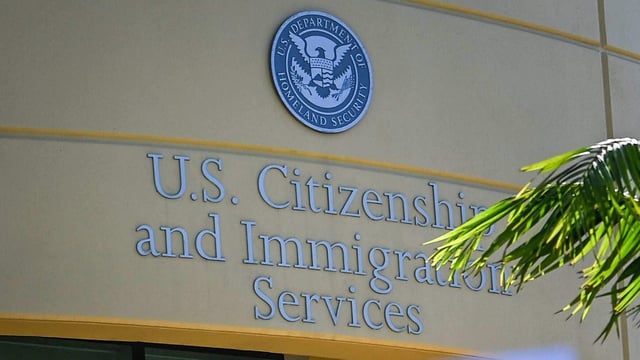 US immigration service to change text alert number from July 1