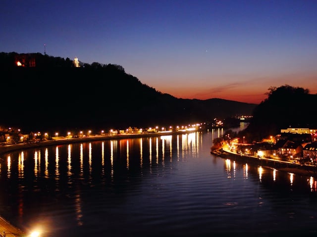 The planet Mercury is visible as a bright point of light in the evening sky above the famous Danube River in this 2011 shot. Credit: H. Raab (Flickr, CC BY-NC-ND 2.0)