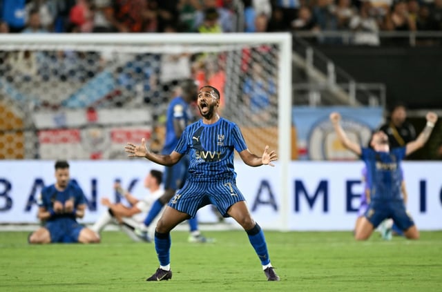 Khalid Al-Ghannam au coup de sifflet final actant la victoire d'Al Hilal contre Manchester City en 8es de finale du Mondial des clubs, le 30 juin 2025 à Orlando (Etats-Unis)