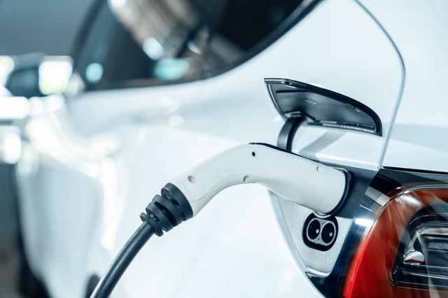 Pour être éligible, la voiture doit coûter moins que 47.000 euros TTC, et doit peser moins de 2,4 tonnes et obtenir un score environnemental supérieur au score minimal requis.