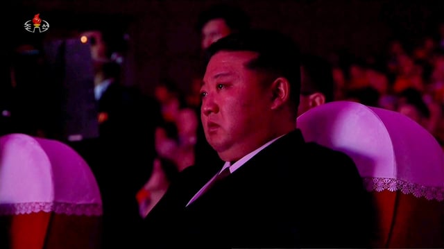 Nordkoreas Diktator Kim Jong-un zeigt sich emotional.