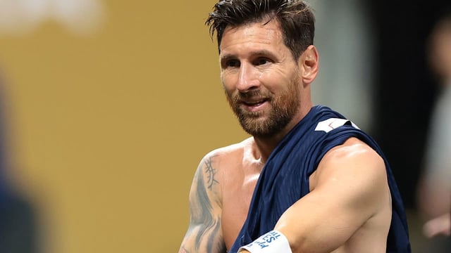 Messis Ex-Team PSG besiegt Inter Miami 4:0. Dembélé sichert sich Messi-Trikot und Schuhe.
