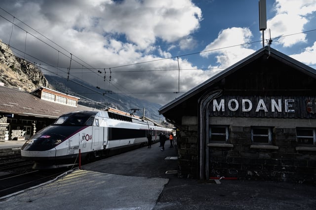 Les images impressionnantes d'un torrent de boue en Savoie après un violent orage