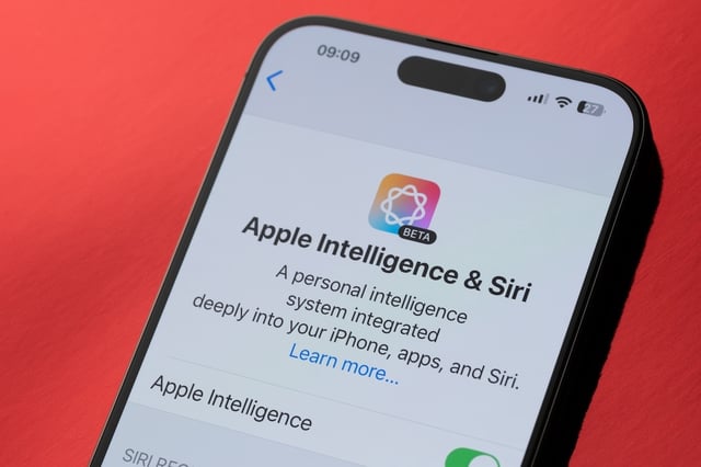Apple Intelligence soll iPhone-Käufer:innen hinters Licht geführt haben. (Bild: Shutterstock/PixieMe)