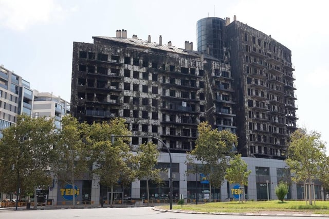 El edificio incendiado en Campanar