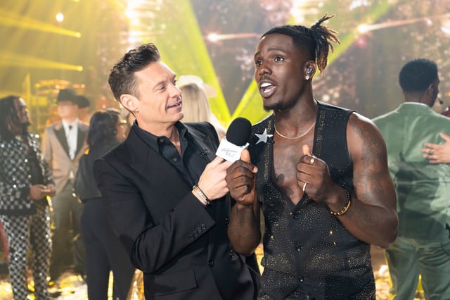 Ryan Seacrest and Jamal Roberts (right) on the Season 23 finale of "American Idol."