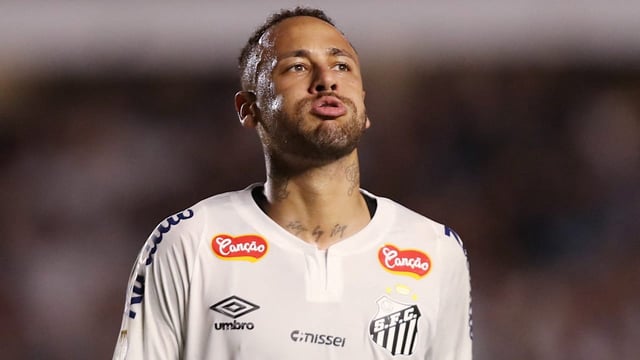 Superstar Neymar spricht über die Schattenseiten des Glamour-Lebens als Fußballer.