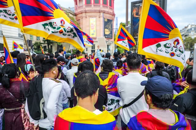 Les avocats des associations tibétaines demandent le retour à la signalétique mentionnant le «Tibet» et le versement de 15 000 euros.