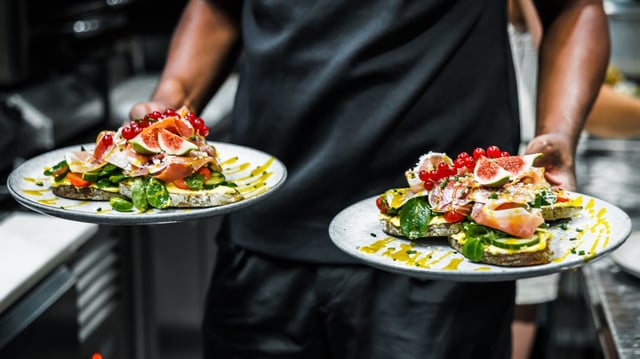Restaurants employing more than 250 staff could be forced to report average calorie consumption under Labour’s anti-obesity plans