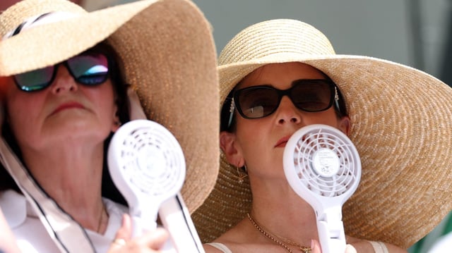 Centre Court spectators keeping cool