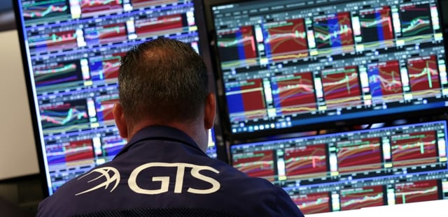 Un opérateur à la Bourse de New York, le 30 juin 2025