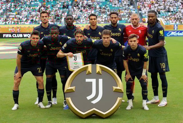 Soccer Football - FIFA Club World Cup - Round of 16 - Real Madrid v Juventus - Hard Rock Stadium, Miami Gardens, Florida, U.S. - July 1, 2025 Juventus players pose for a team group photo before the match IMAGN IMAGES via Reuters/Sam Navarro
