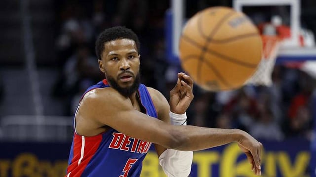 Malik Beasley passes the ball during a Pistons game this season.