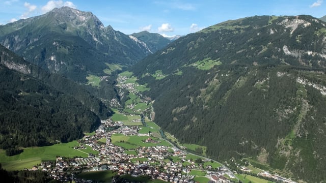 Ein deutsches Wanderer-Paar ist in den Zillertaler Alpen ums Leben gekommen.
