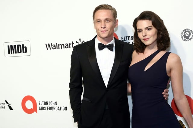 Der Kinostar Matthias Schweighöfer und seine Partnerin Ruby O. Fee leben seit sechs Jahren in einer Beziehung - aber nicht ganz unter einem Dach. Die 29-jährige Schauspielerin habe "ihre Wohnung behalten", sagte der 44-Jährige dem Magazin "Bunte".