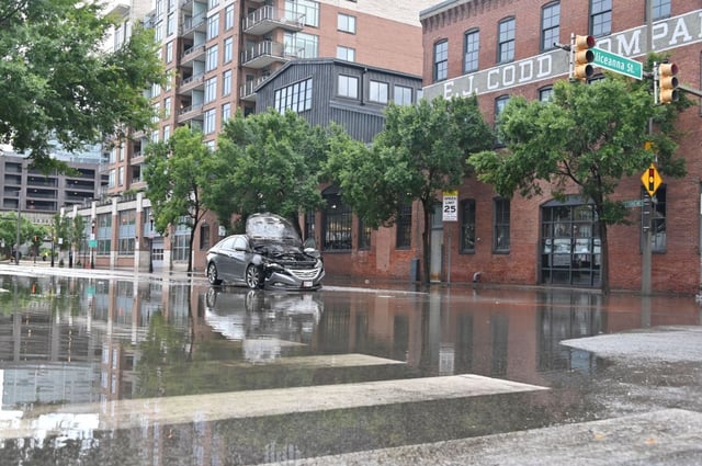 Cars were stranded at S Caroline St and Aliceanna St. due to flash flooding during a Tuesday afternoon storm.(Kimberly Hairston, The Baltimore Sun)