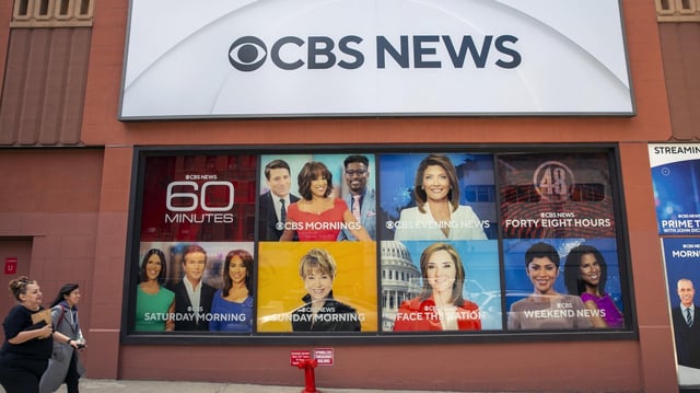 Sendungen des Senders CBS auf einem Plakat