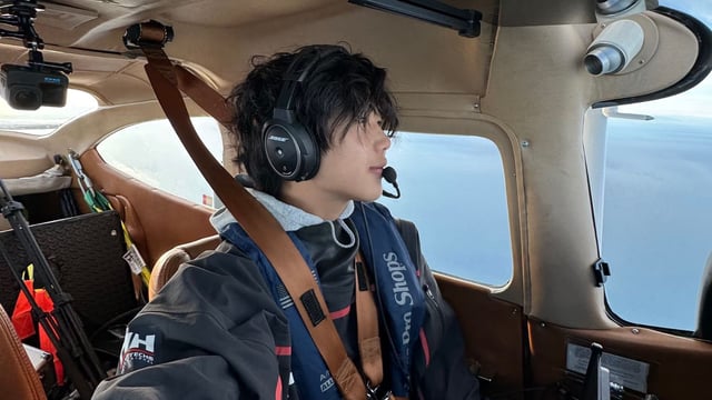 Ethan Guo flying plane solo and talking to mic