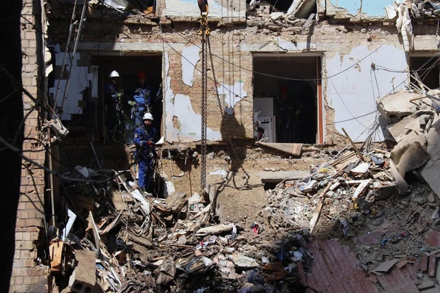 Edificio con daños por un ataque ruso en Kiev, capital de Ucrania