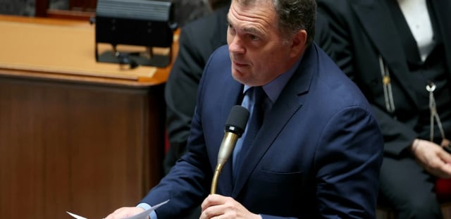 Le ministre des Transports français Philippe Tabarot s'exprime à l'Assemblée nationale à Paris le 17 juin 2025