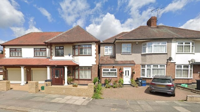 The small gap between the two homes caused a dispute that lasted seven years.