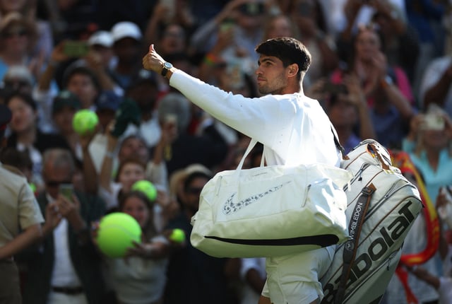 Tennis - Wimbledon - All England Lawn Tennis and Croquet Club, London, Britain - July 2, 2025 Spain's Carlos Alcaraz celebrates winning his second round match against Britain's Oliver Tarvet REUTERS/Isabel Infantes