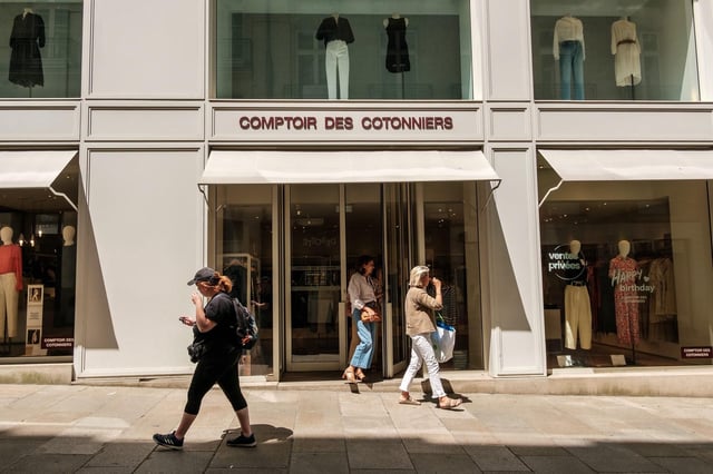 Les enseignes de prêt-à-porter Princesse tam tam et Comptoir des Cotonniers ont été placés en redressement judiciaire mardi 1er juillet 2025.